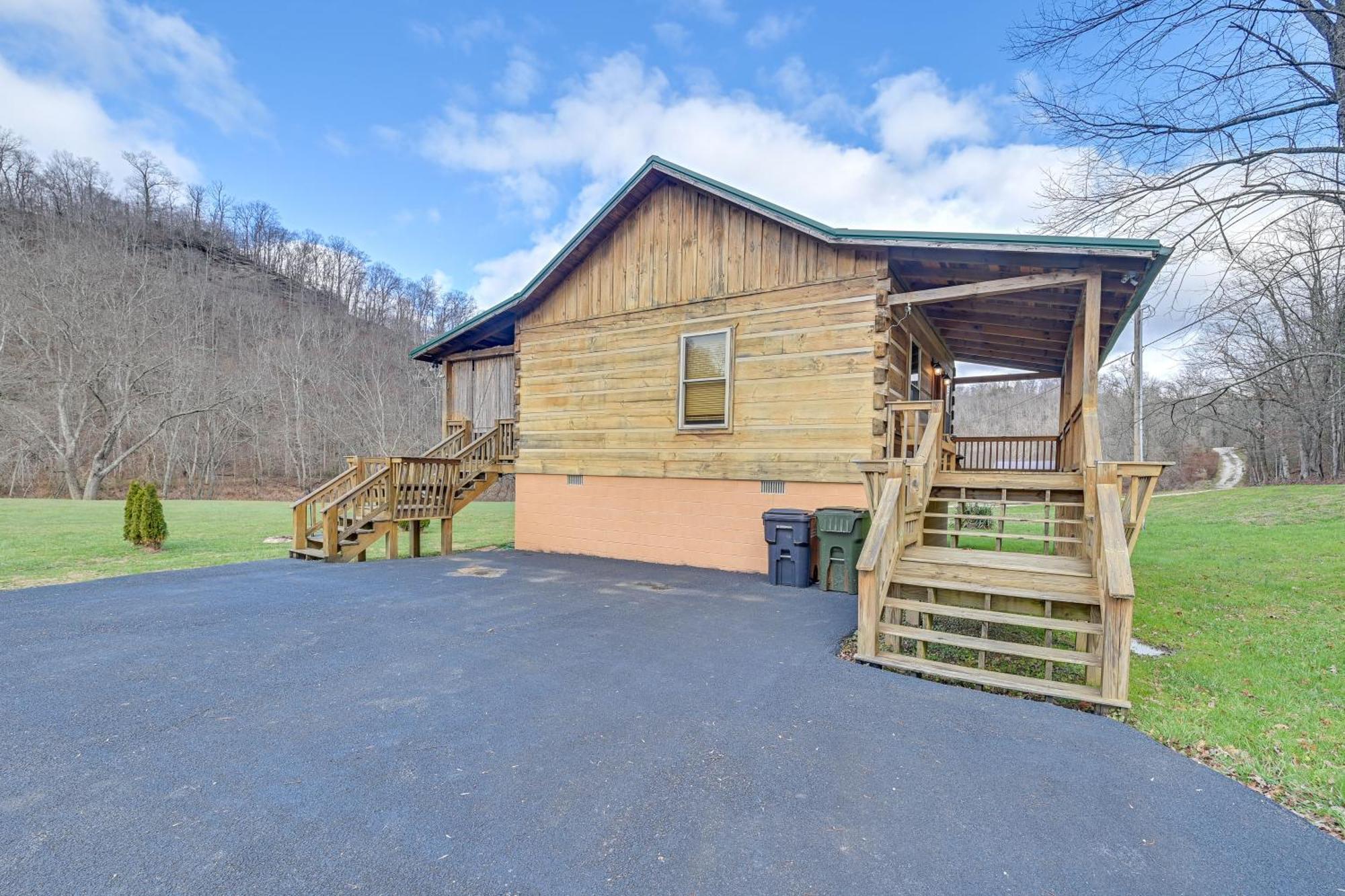 Pet-Friendly Cabin With Hot Tub In Daniel Boone Nf Beattyville Exterior photo