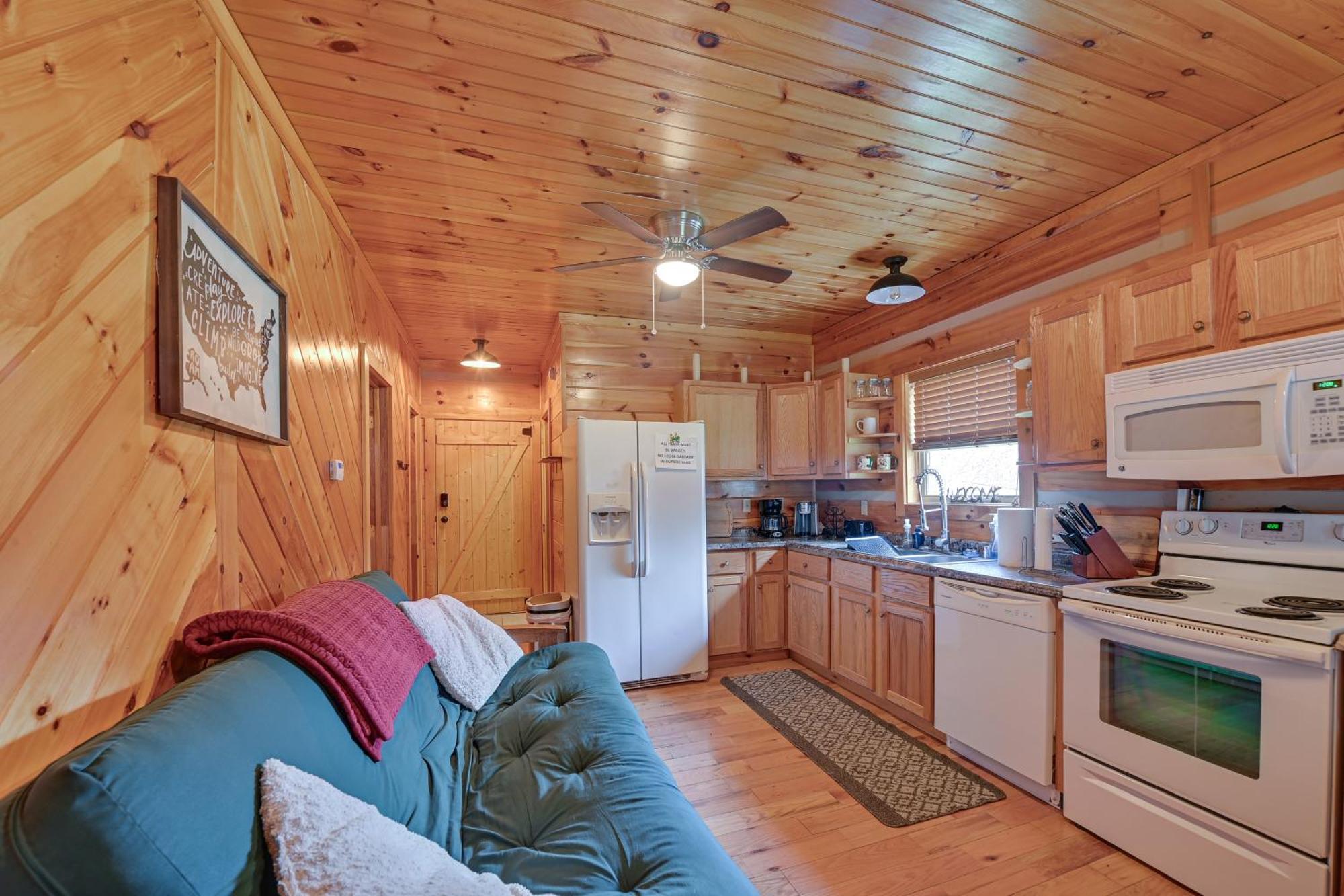 Pet-Friendly Cabin With Hot Tub In Daniel Boone Nf Beattyville Exterior photo